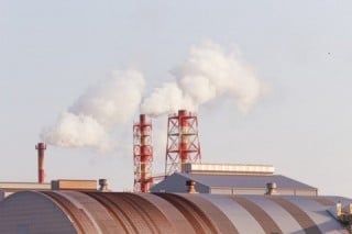 企業全体において排出されるCO2排出量を50%削減